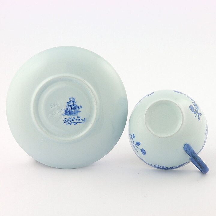 Nils Emil Lundström (Ostindia 1932) Rounded Coffee Cup with Blue Flowers Decor 10,5 cm <Early Production>