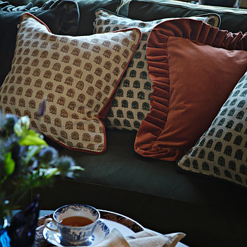 Chamois Kuddfodral Velvet With Ruffle Amber - 45x45cm - 2