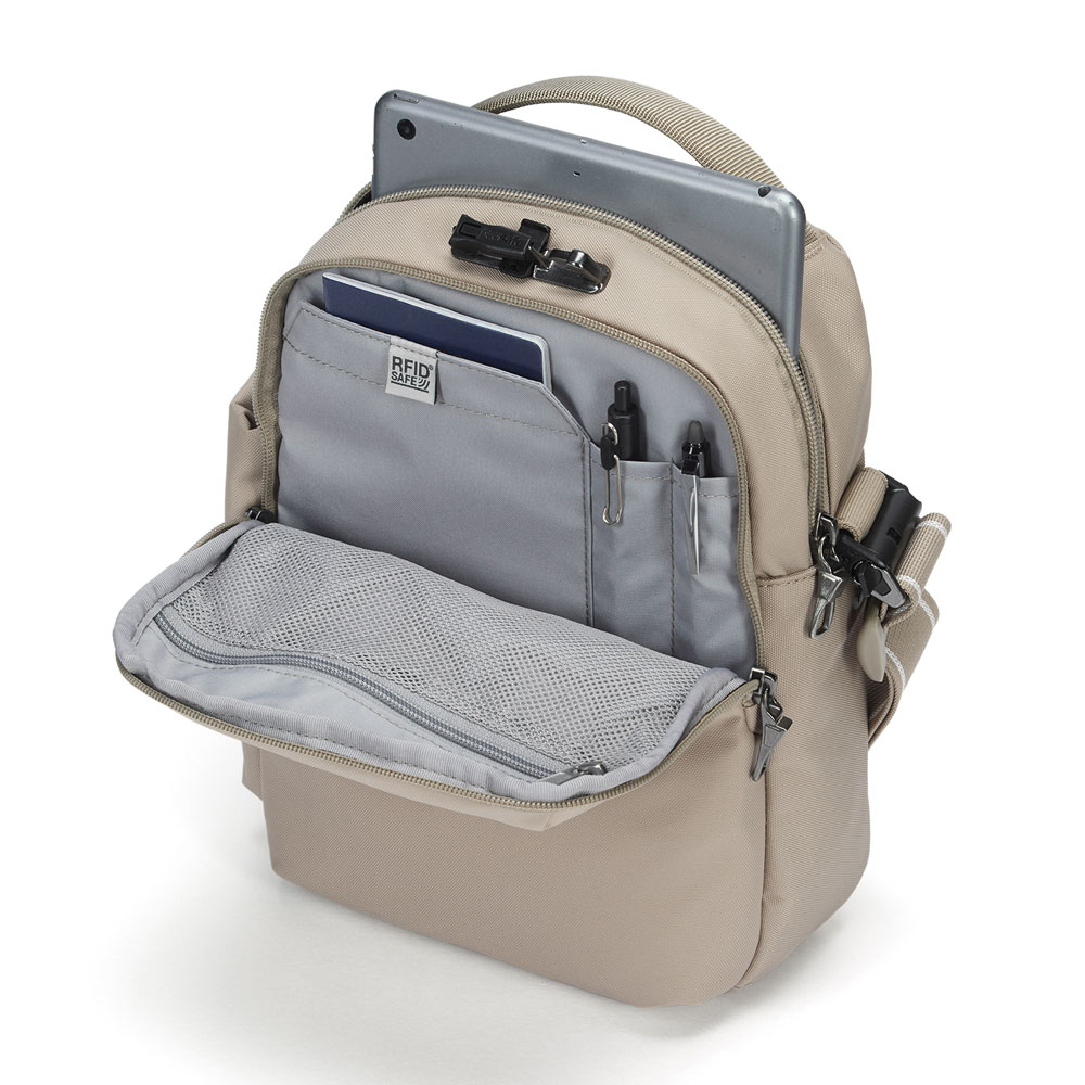 Stöldsäker axelremsväska - PACSAFE V Tour Crossbody Beige - 8