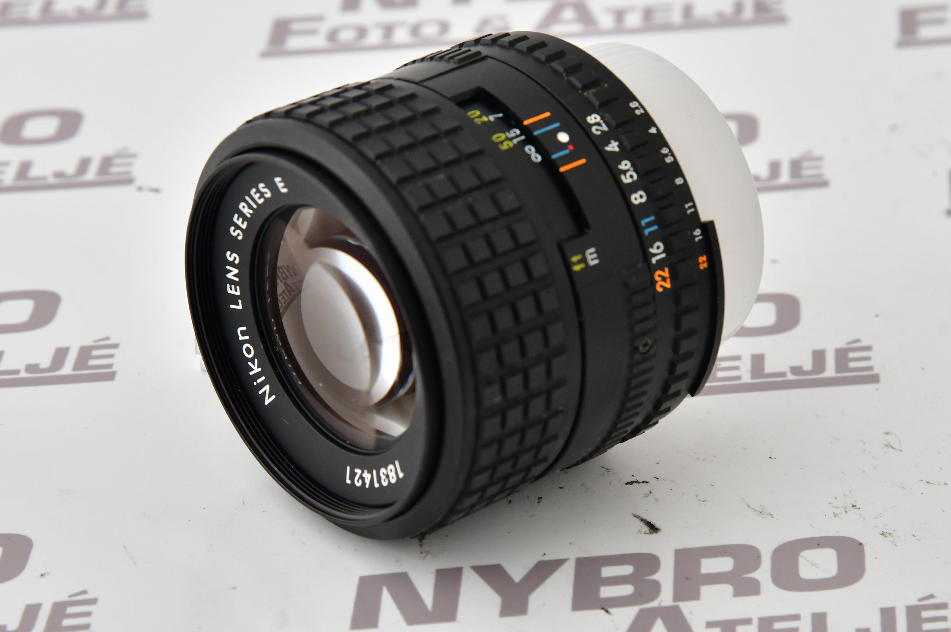 Nikon 100 / 2,8 E