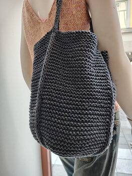 PetiteKnit Julie Bag (15 m rätstick st 4)