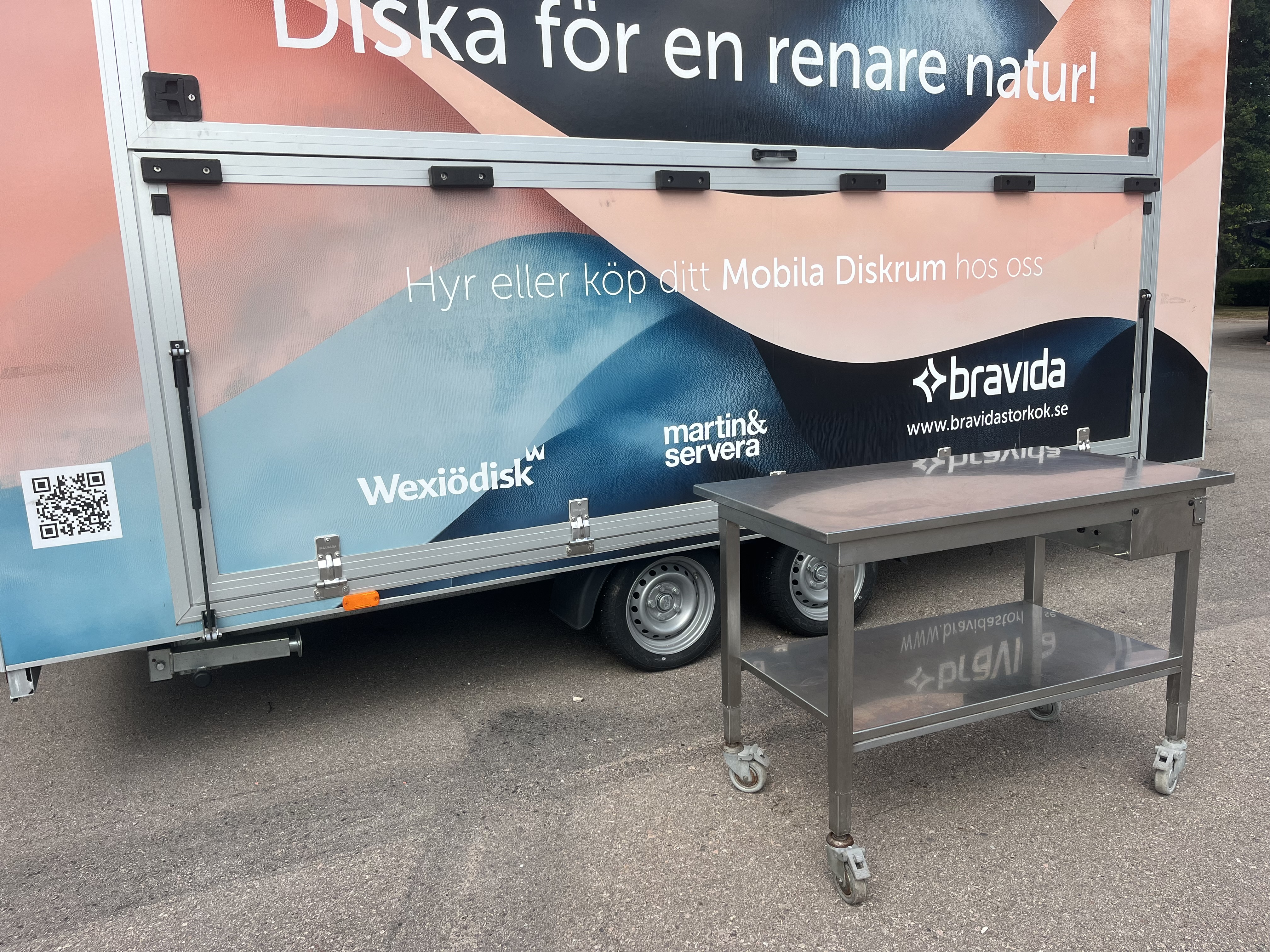 Mobil rostfri bänk med fyra låsbara hjul - 4