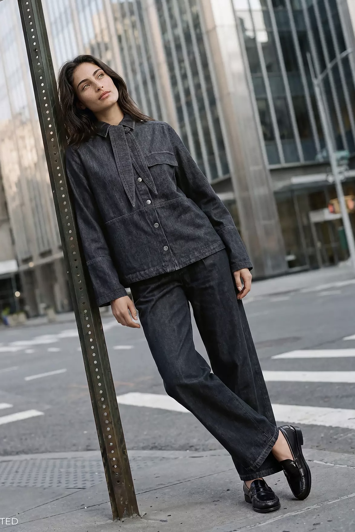Leveté Room - Titus 2 Shirt Mid Blue Denim - 6