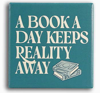Pulteney Press : A Book a Day Keeps Reality Away  - Mugg/Glasunderlägg i keramik