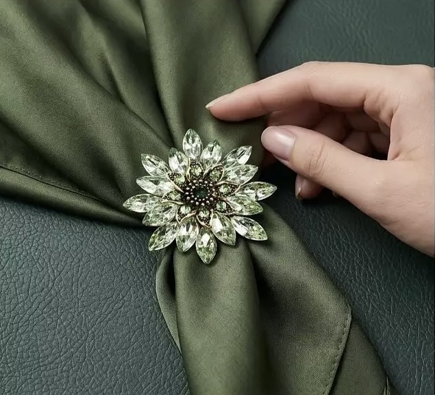 Brosch green - 2