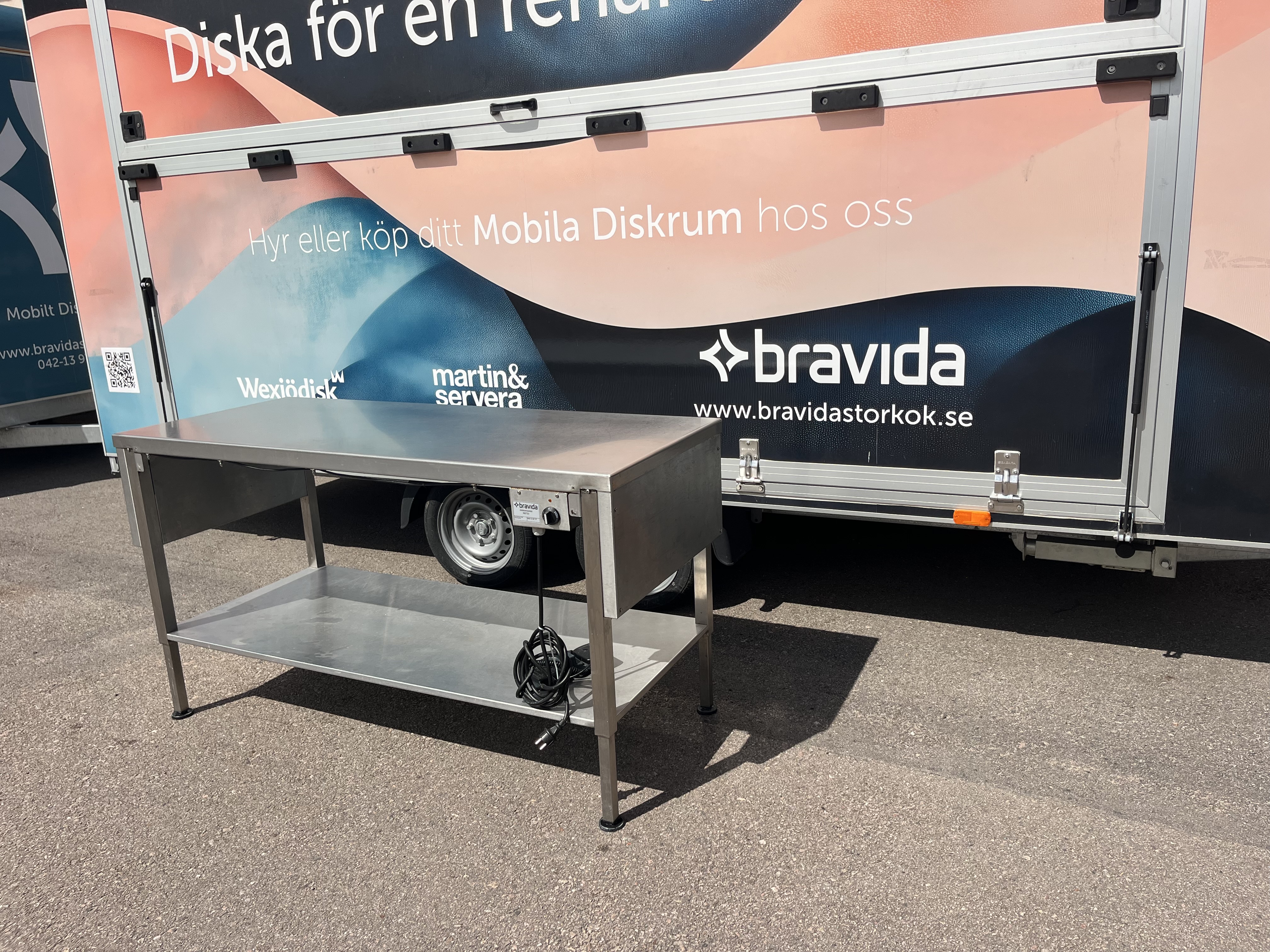 Begagnad elektrisk höj- och sänkbar rostfri bänk med fotpedal. - 3
