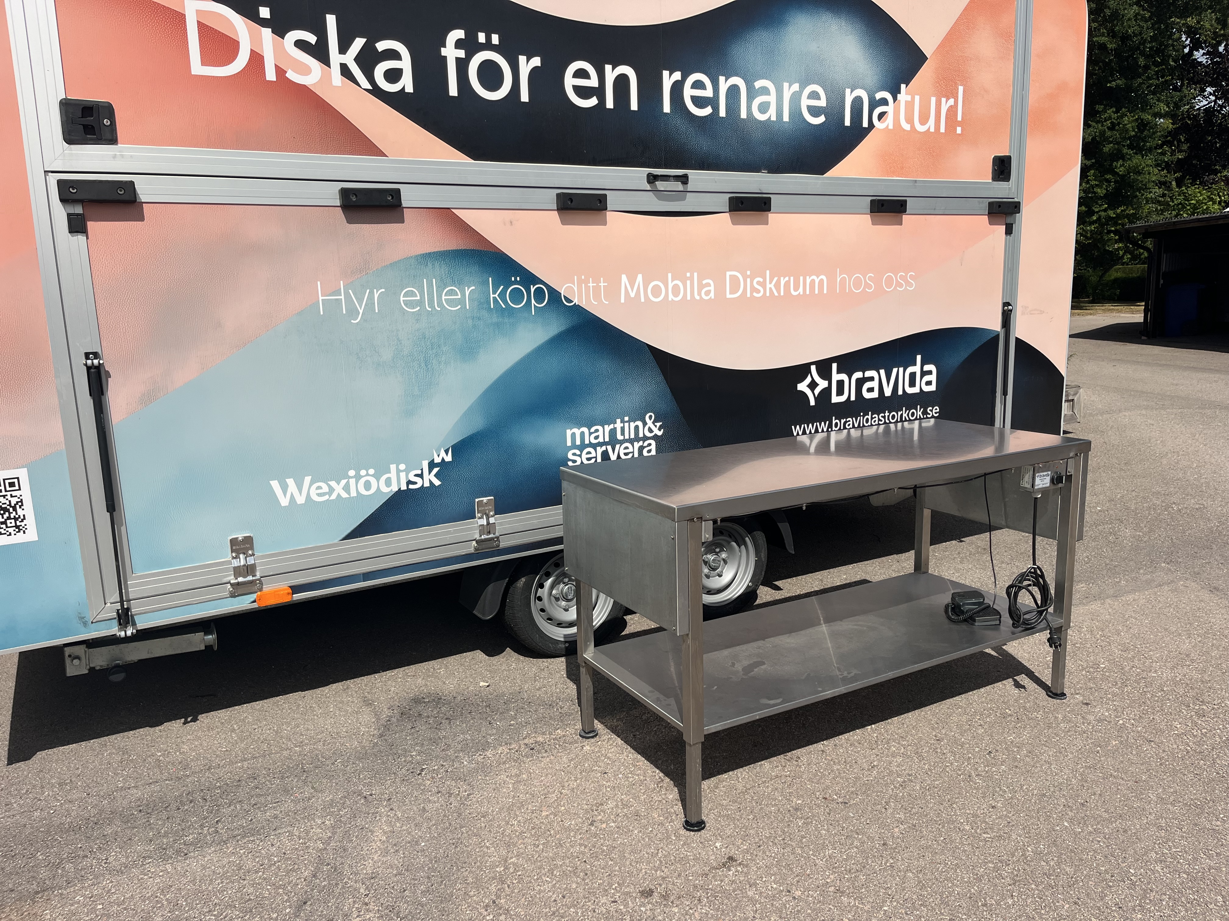 Begagnad elektrisk höj- och sänkbar rostfri bänk med fotpedal. - 2