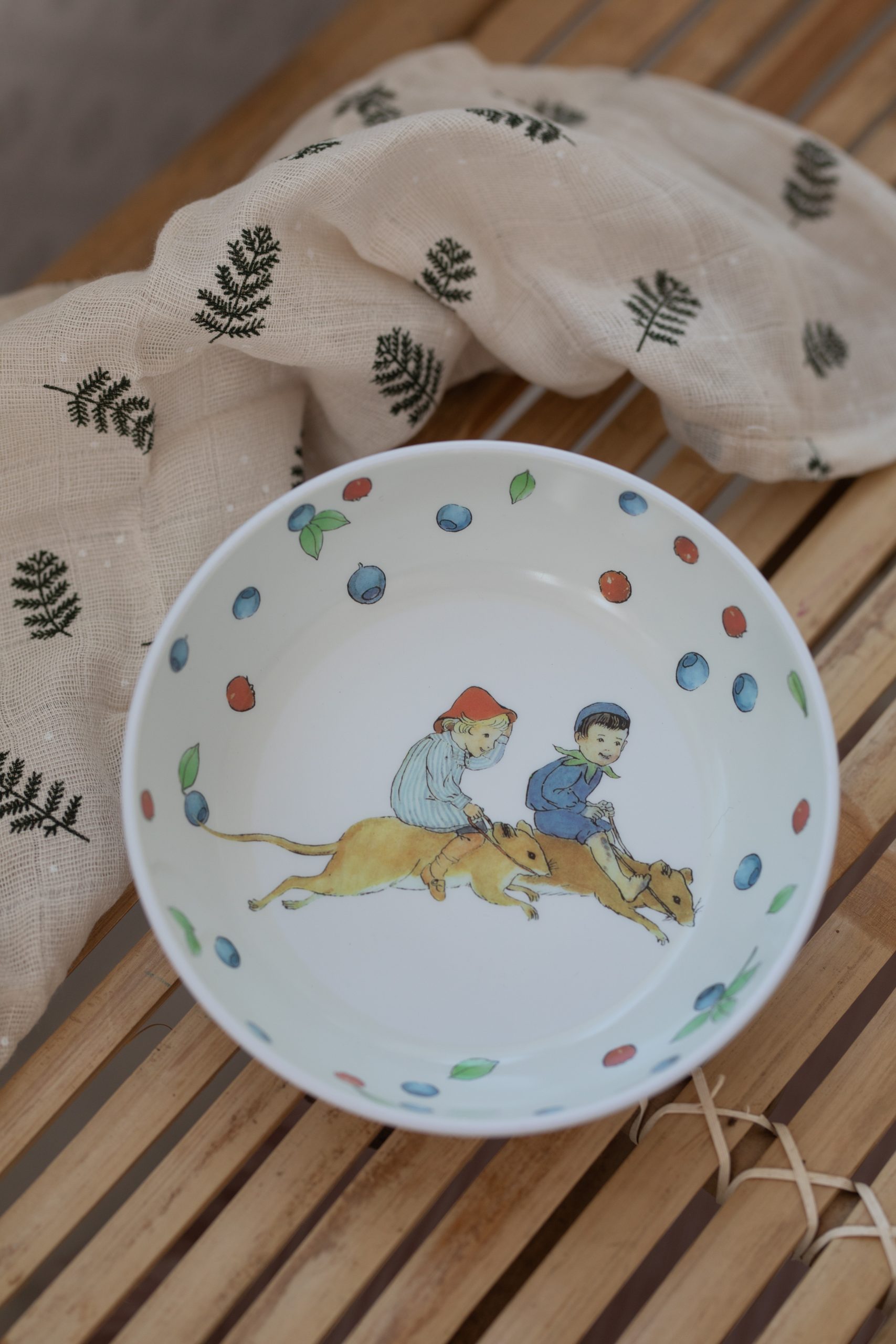Elsa Beskow Stor Skål - Putte i blåbärsskogen - 2