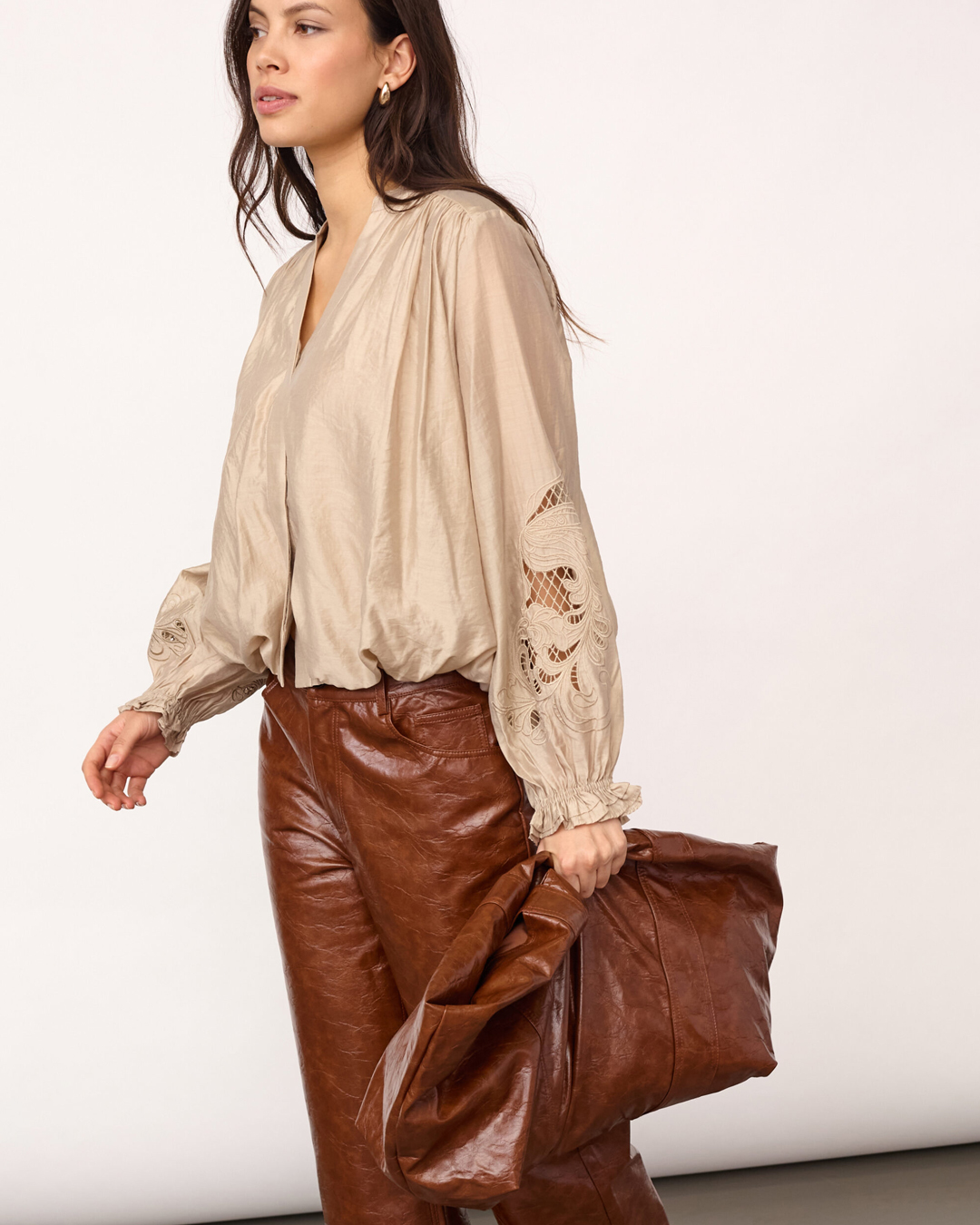 Blus Delin spetsdetaljer ärm beige