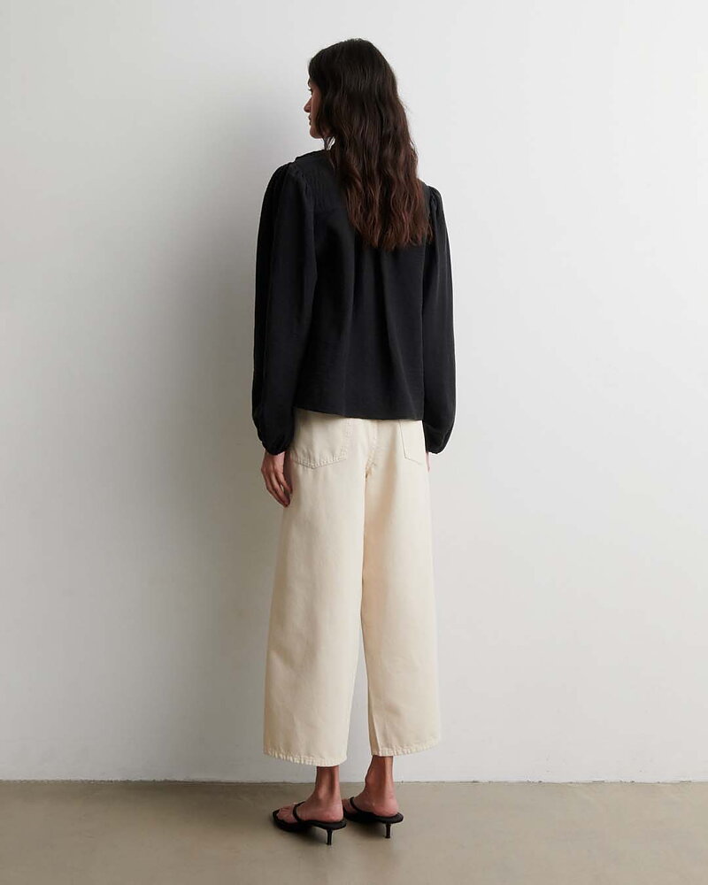 Blus Rayna med volanger svart