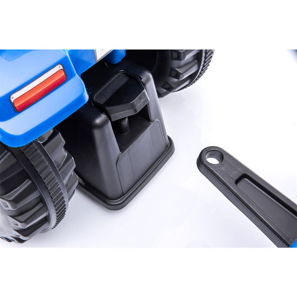 New Holland Tractor with trailer - 4