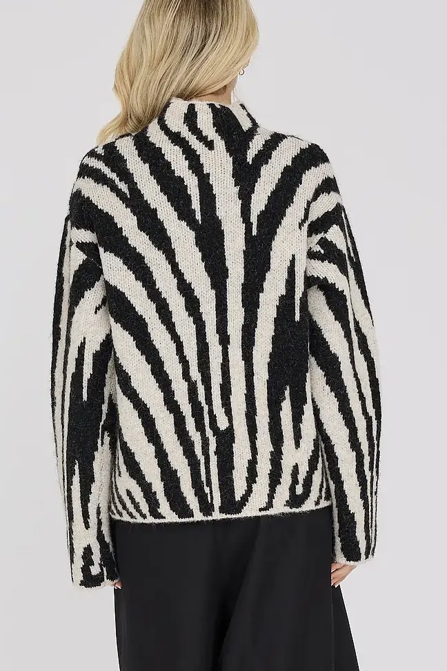 A-View - Zebra Knit Pullover Black / Offwhite - 2