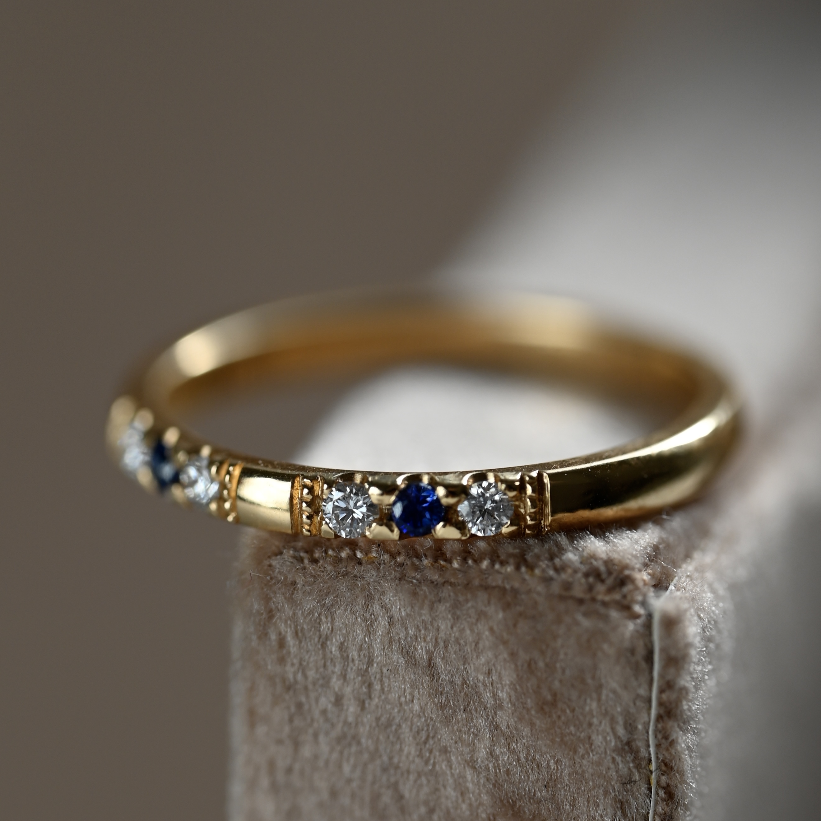 Ring Natalia safirer diamanter guld 18 karat