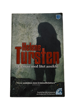 En man med litet ansikte