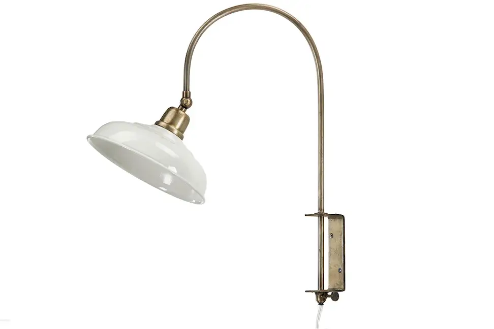 Vägglampa med Mässingsdetaljer Shell