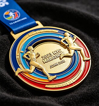 Specialmedalj präglad med emaljfärger