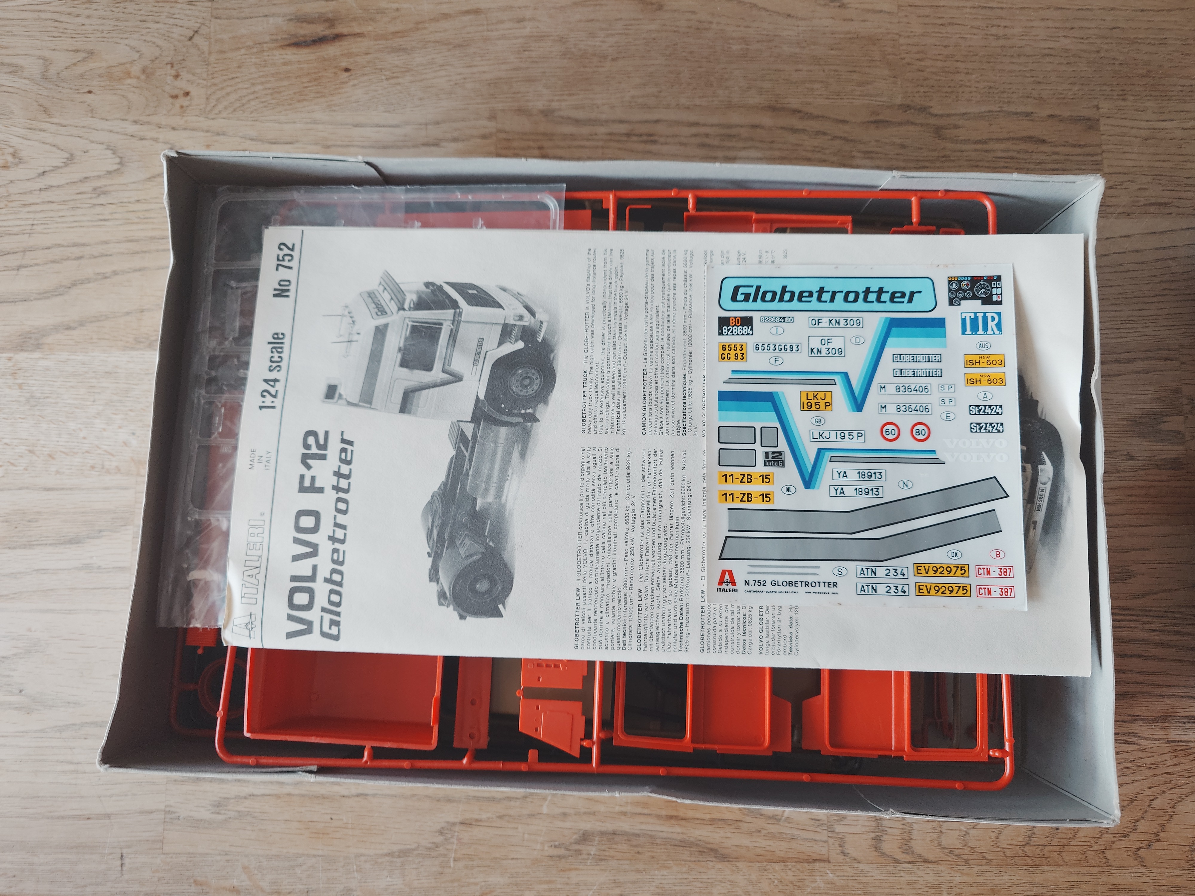 Italeri No: 752 Volvo F12 Globetrotter Complete kit - 2