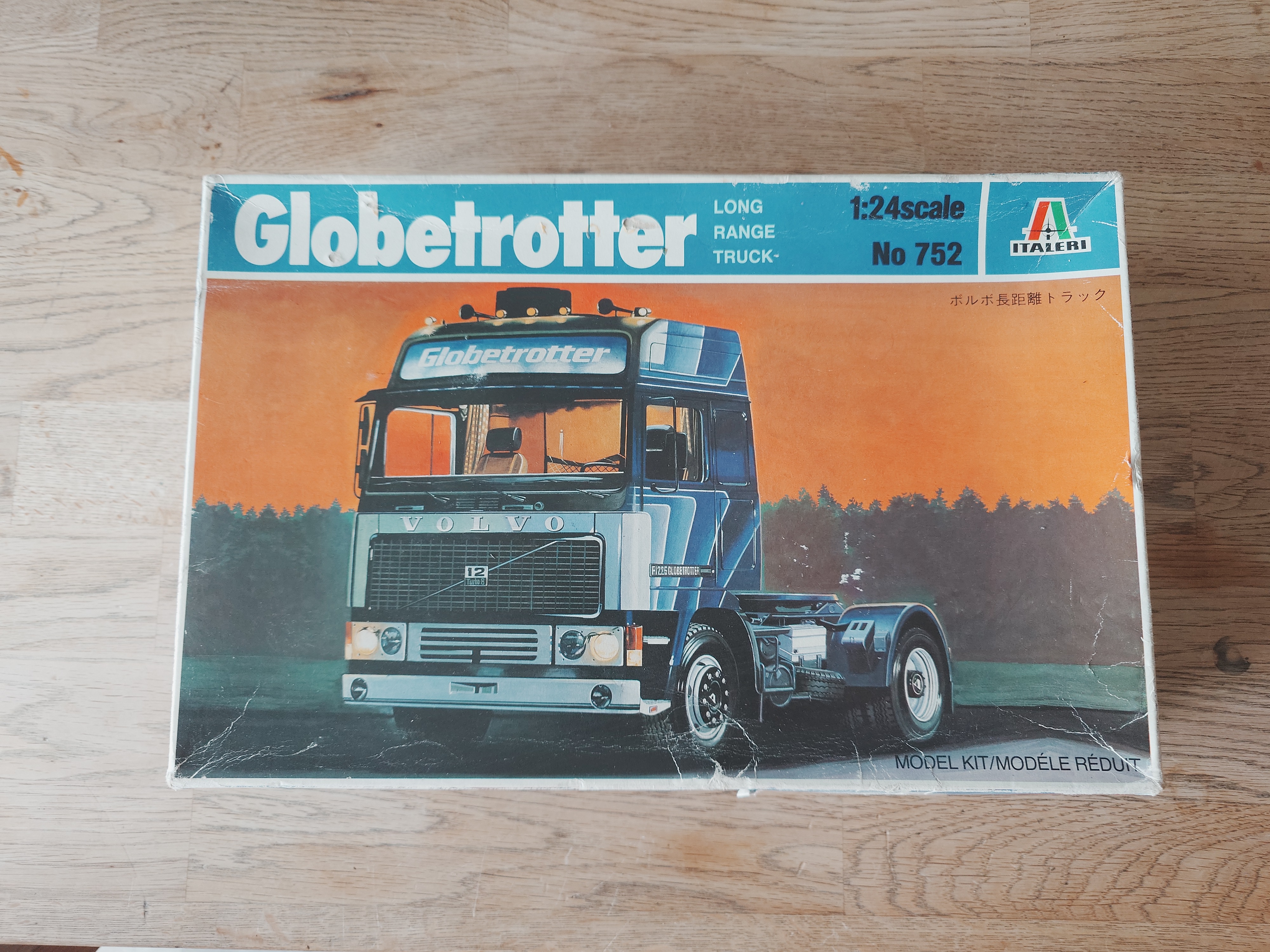 Italeri No: 752 Volvo F12 Globetrotter Complete kit