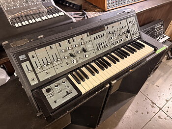 Roland SH5, beg 