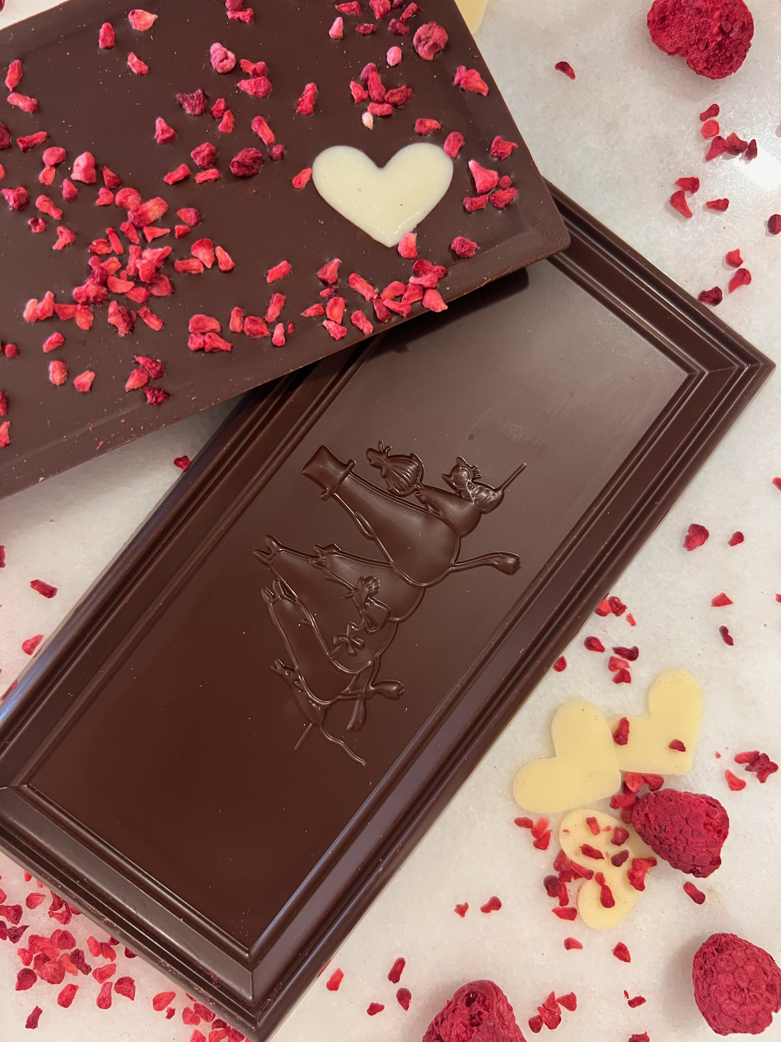 Organic Moomin Chocolate 'Love' - Mörk choklad 70% med hallon - 4