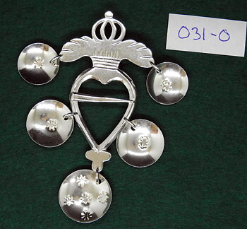 Brosch i Silver " Lövaspänne silver" 031 