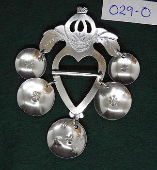 Brosch i Silver " Lövaspänne silver" 029