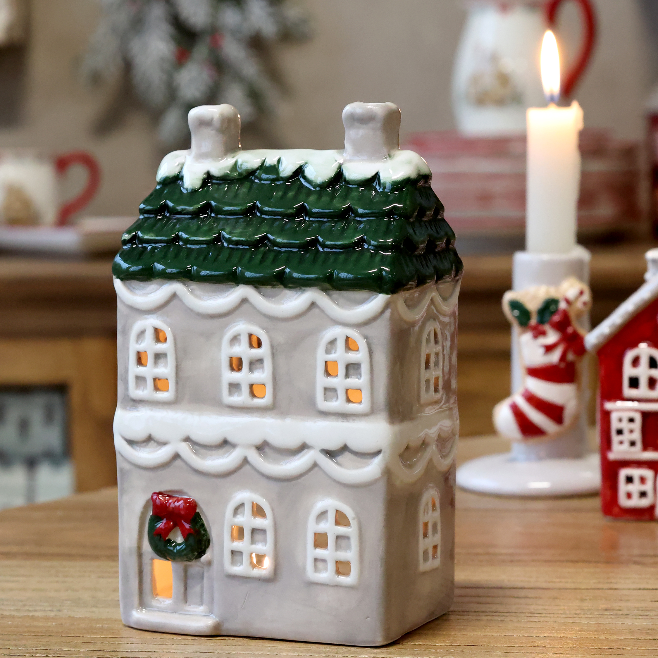 Christmas house with wreath - Lantern Grey 17x10 cm