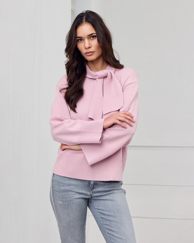 Jumper med knutkrage ljusrosa