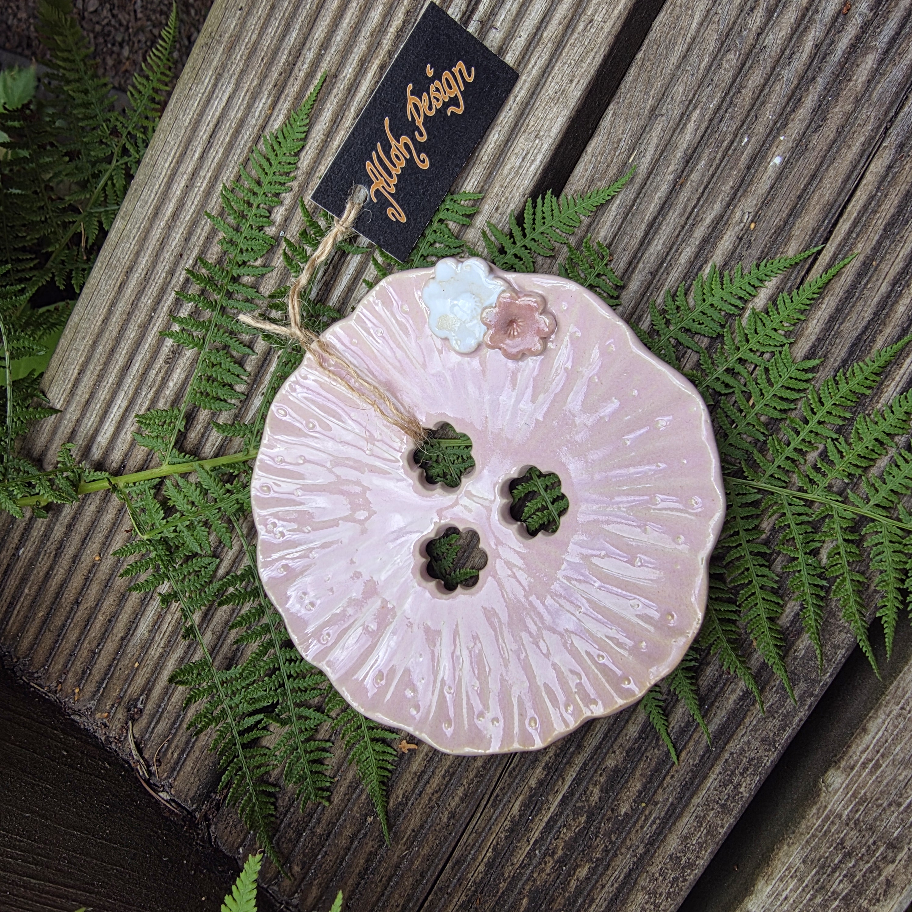 Tvålfat  handgjord i keramik -Alloh Design Rosa med blommor