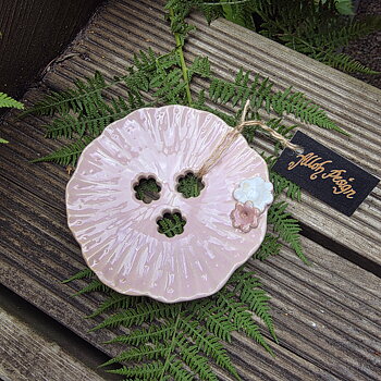 Tvålfat  handgjord i keramik -Alloh Design Rosa med blommor