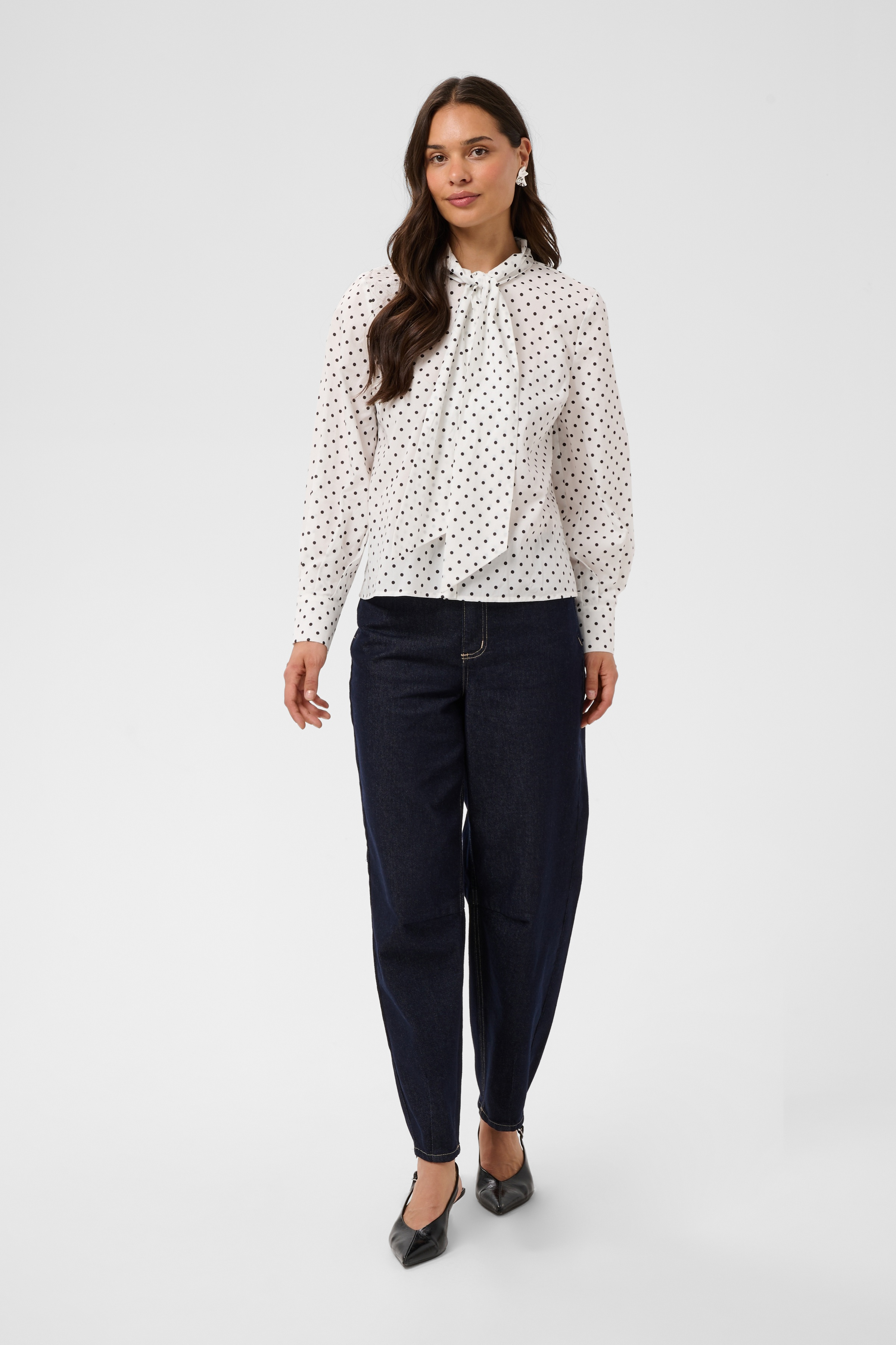 KAmilly Shirt Vit knytblus med svarta prickar - 3