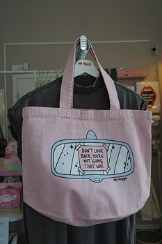 Pink tote bag "don't look back
