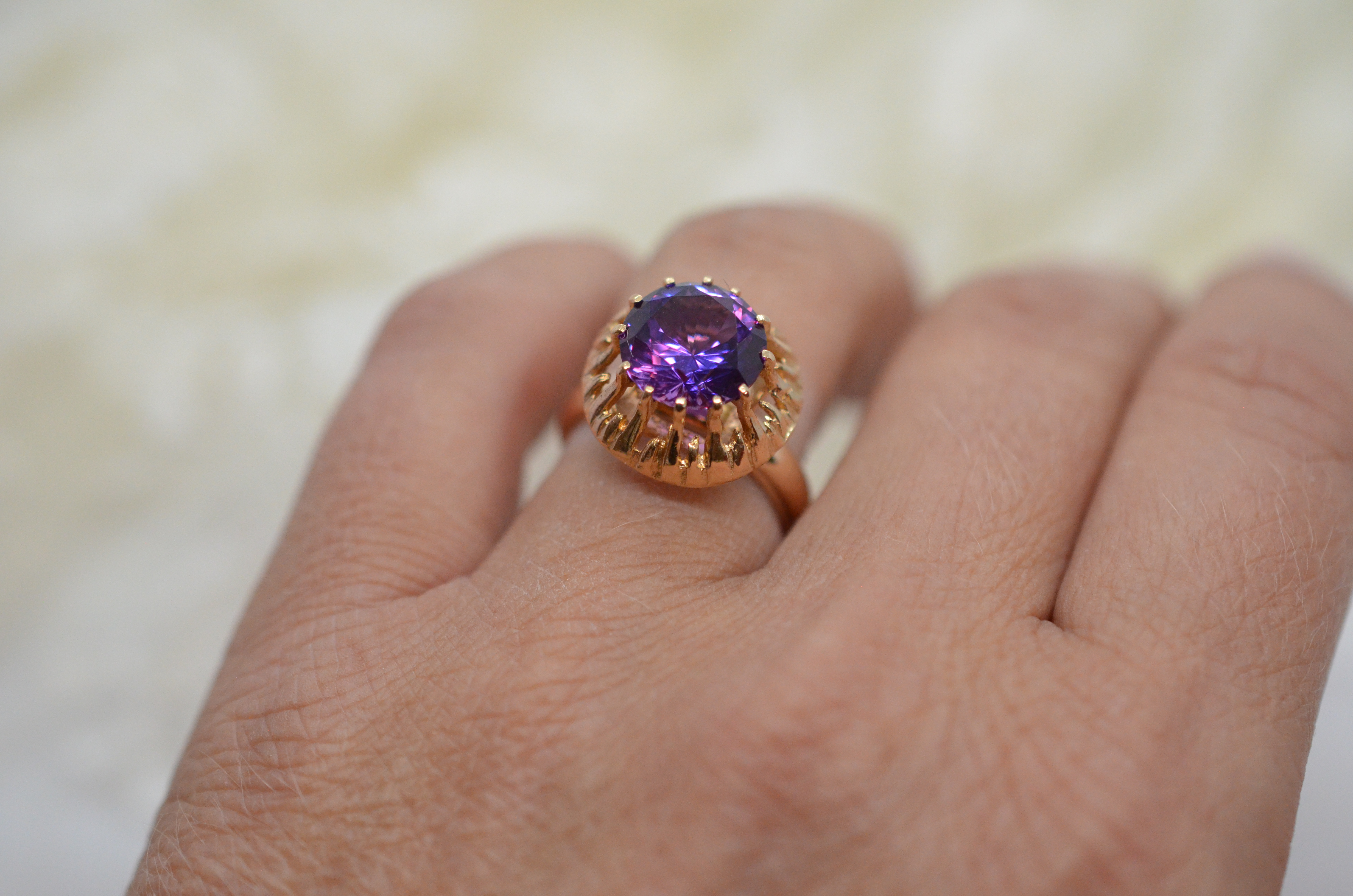 Vintage 18k guldring med lila sten. - 7
