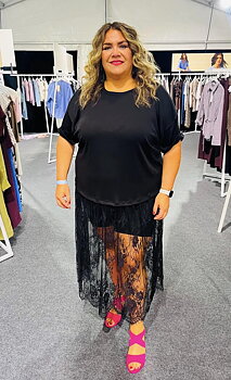 CARTAHLIA svart klänning med spets-kjol