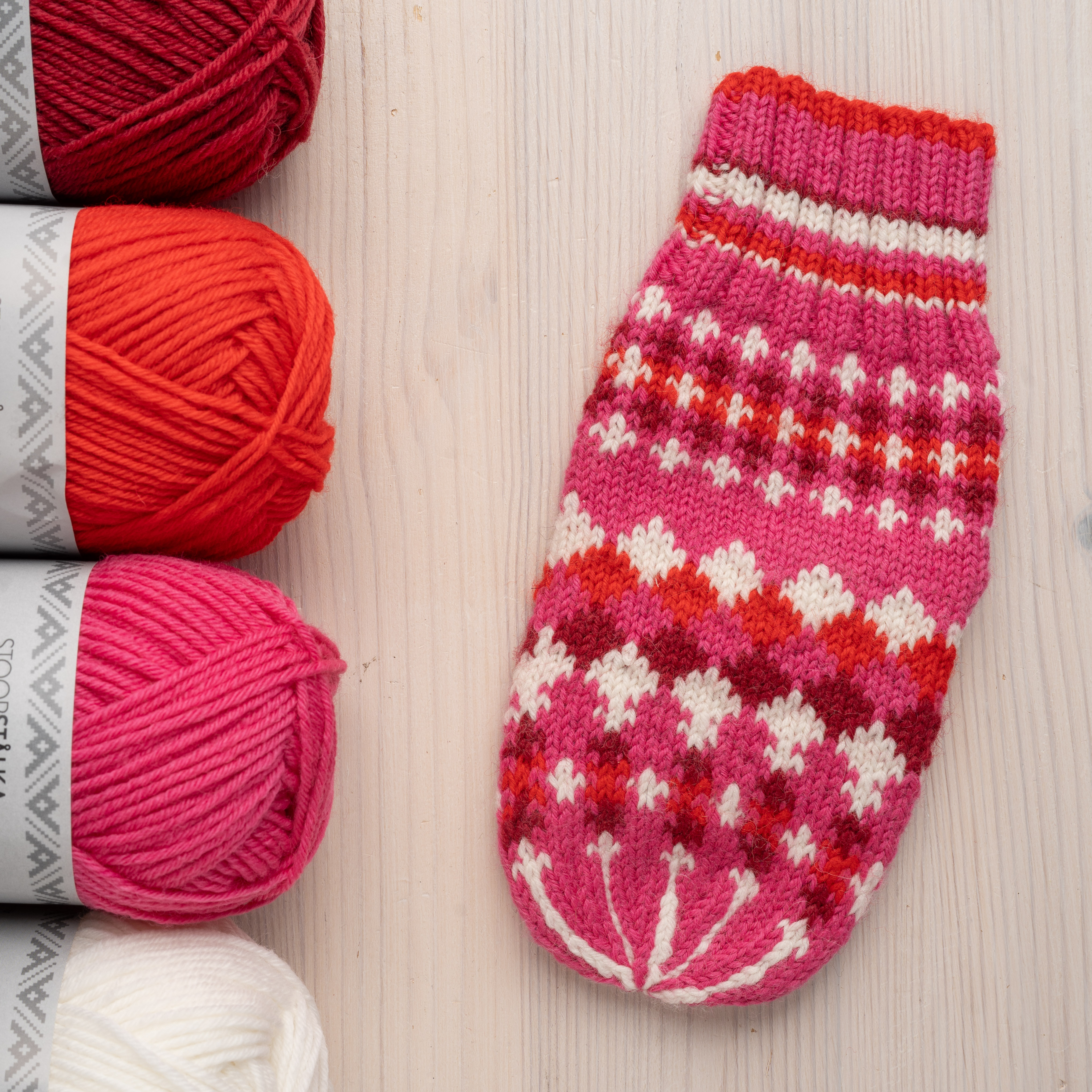 Knitting bundle mitten Umeälven Pink-Red