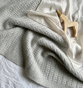Indiblomst Sorgenfri Blanket (90x90 cm) (17-28 m)