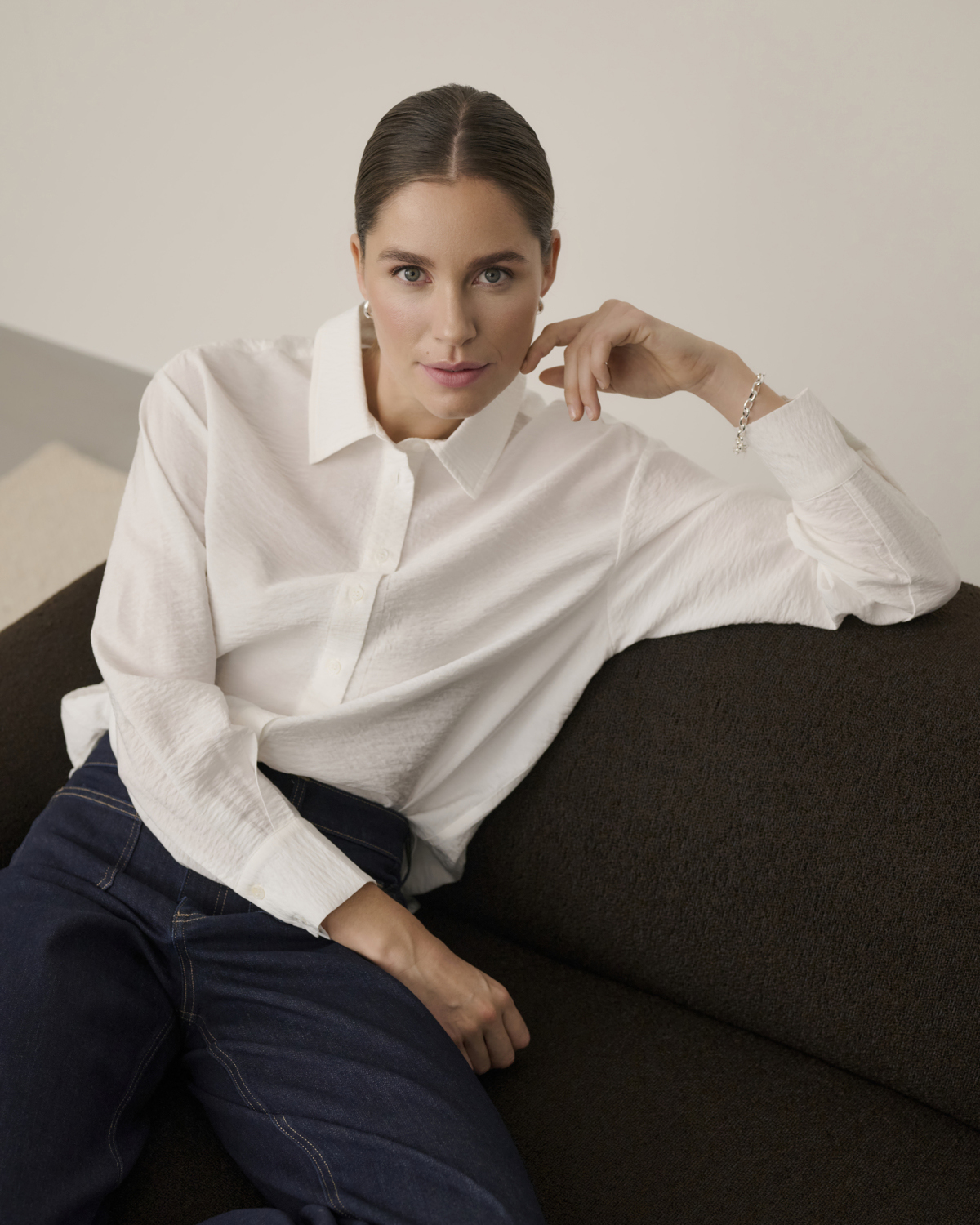 KAgilda Shirt Chalk Vit skjortblus med avtagbart knyt - 3