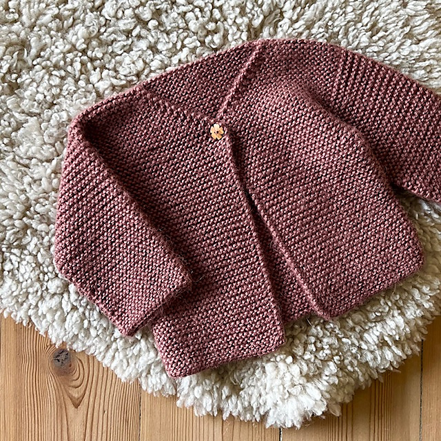 Indiblomst Fagerborg Cardi (nyfödd-6 år) (21 m rätst st 4) - 2
