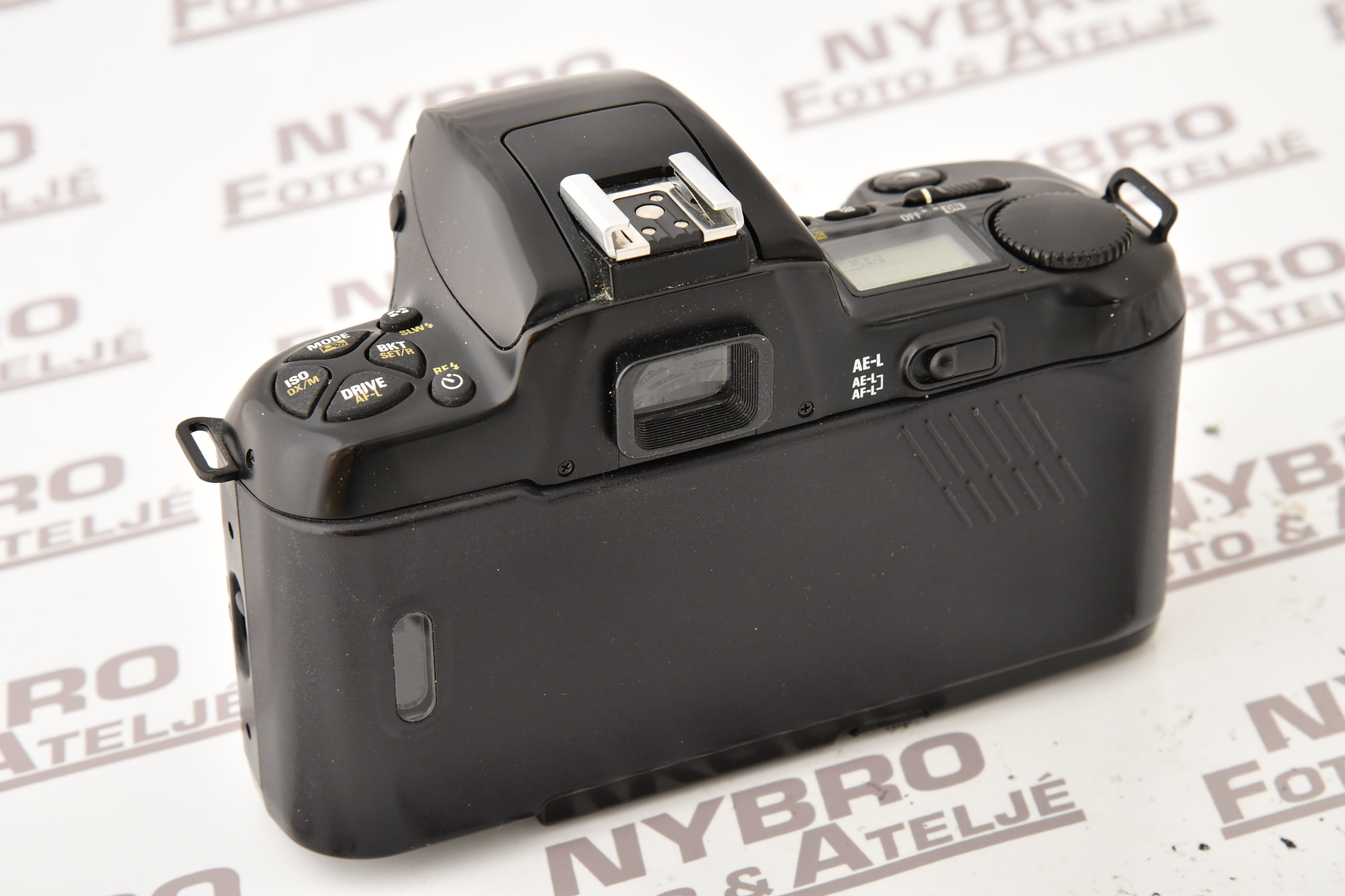 Nikon F-601 - 2