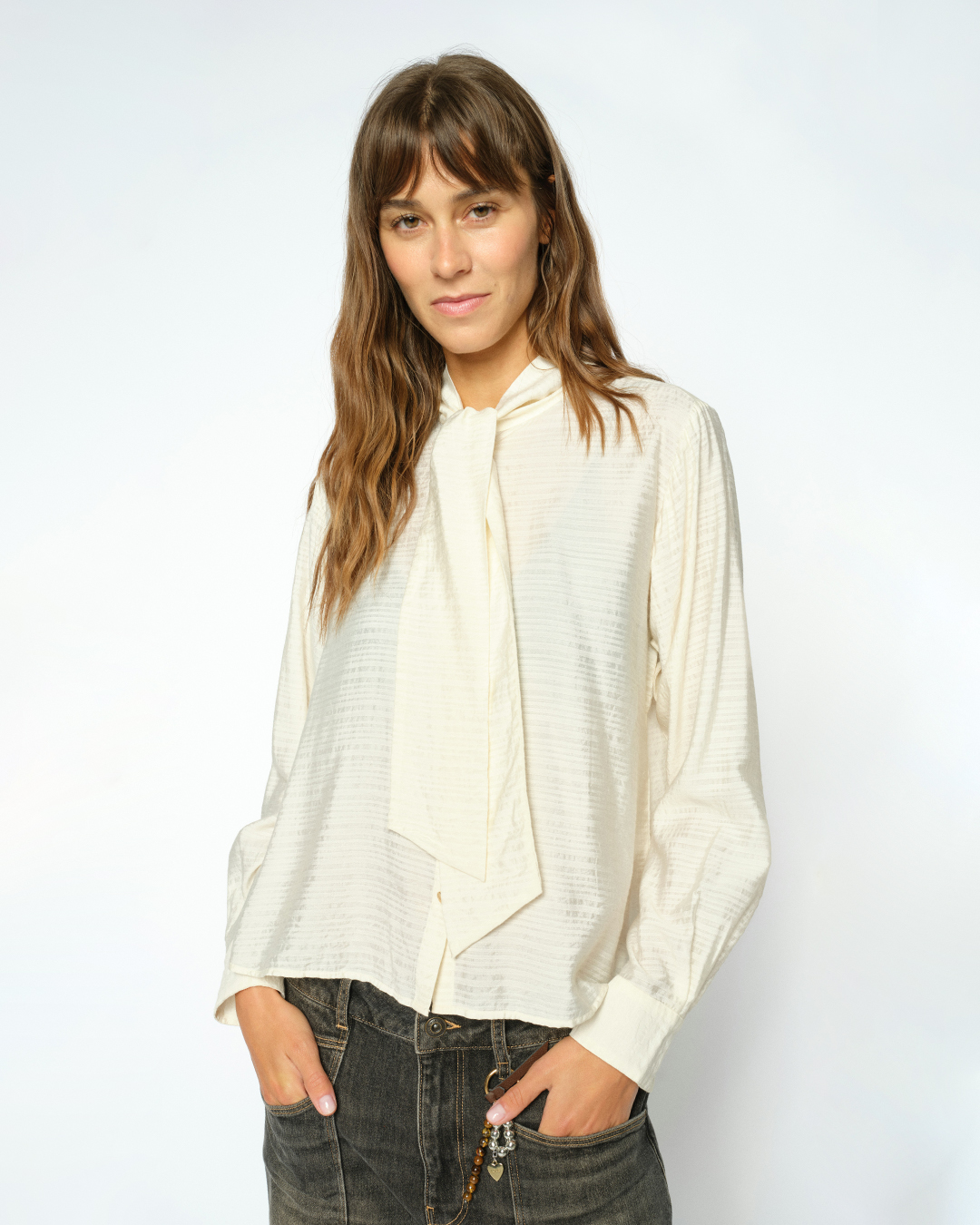 Blus Saba med knut offwhite