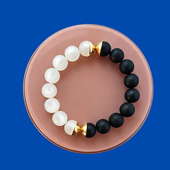 IAMLUND Bridge armband svart/vit guld