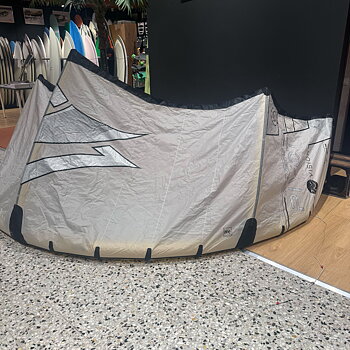 Begagnad kite Naish Pivot Nvision 8 kvm 2025