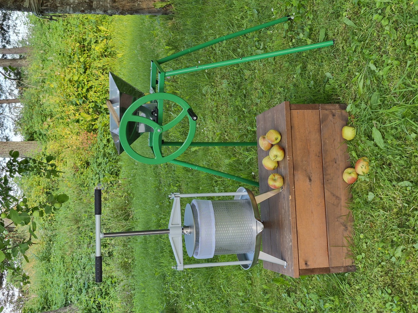 frugtpresse Hobby 14l rustfrit  med filter og manuel frugtkværn Hobby 9l med støtteben - 2