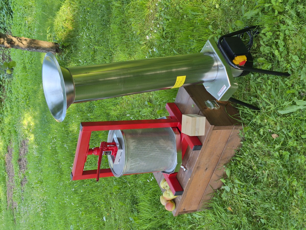 hydraulisk frugtpresse 25l og elektrisk frugtknuser Hobby 1100 - 2
