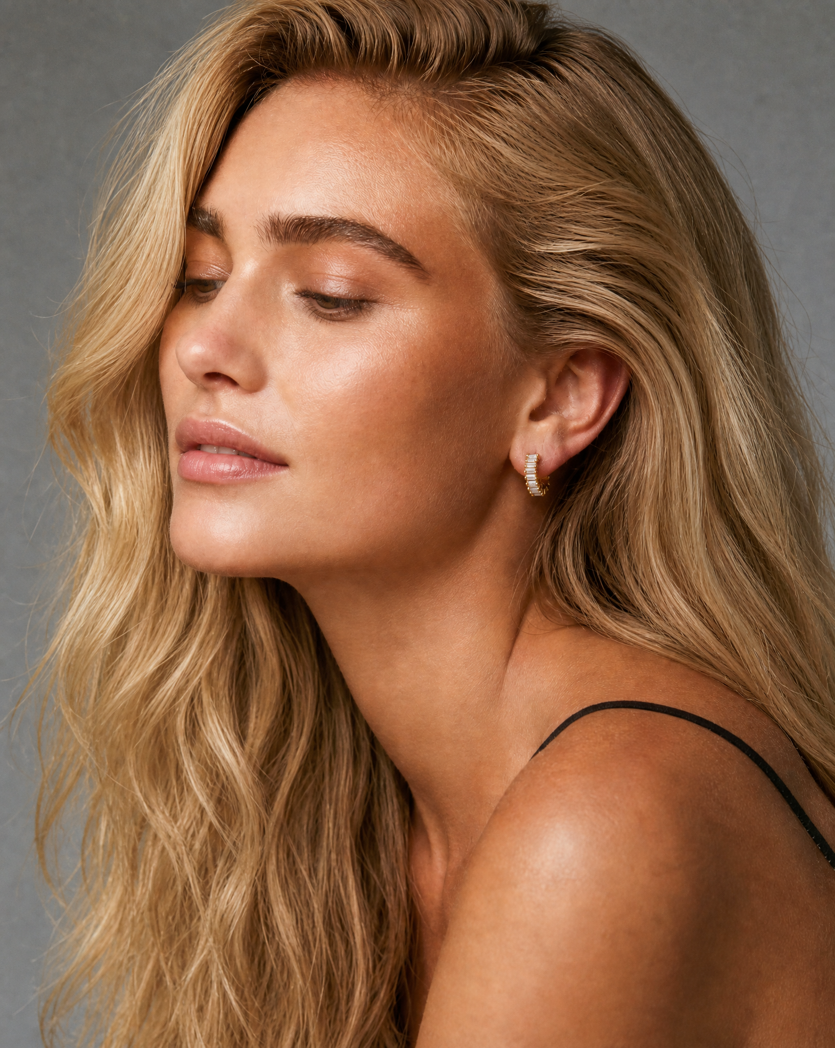 SANDRA EARRING CLEAR GOLD