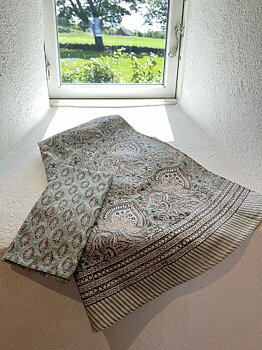 Rund linneduk Parrot Sea Foam Ø220 cm