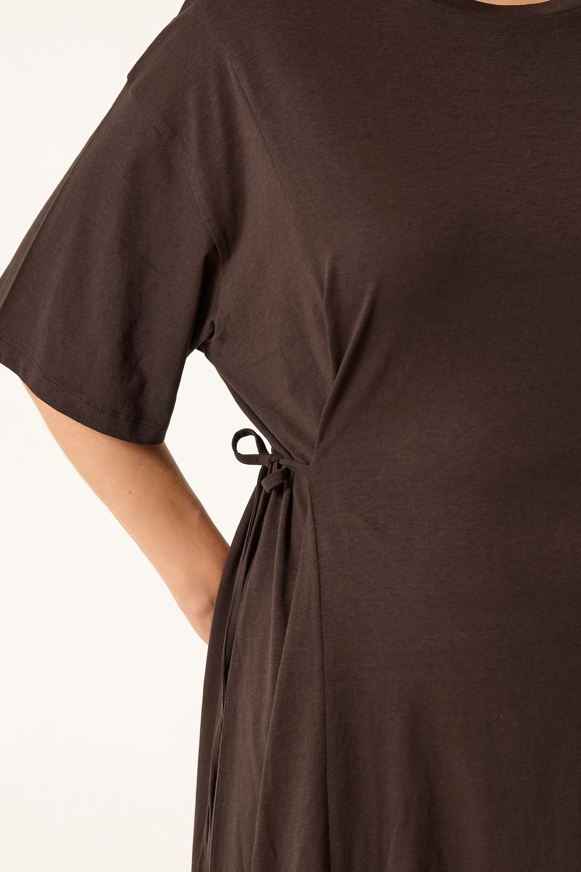 T-shirt med kort ärm och knytdetaljer, brun - 4