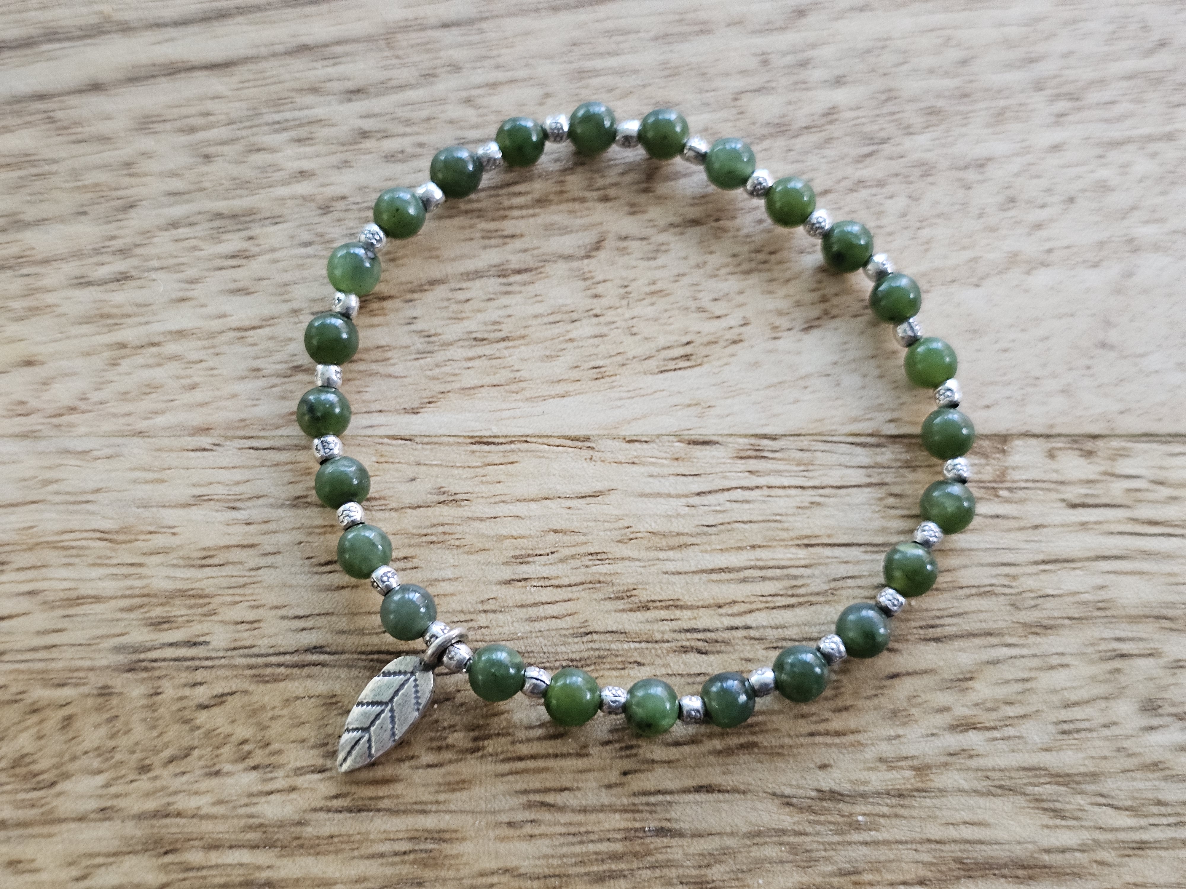 Armband med nefrit / jade och Hilltribe silver ( 925 silver eller mer )