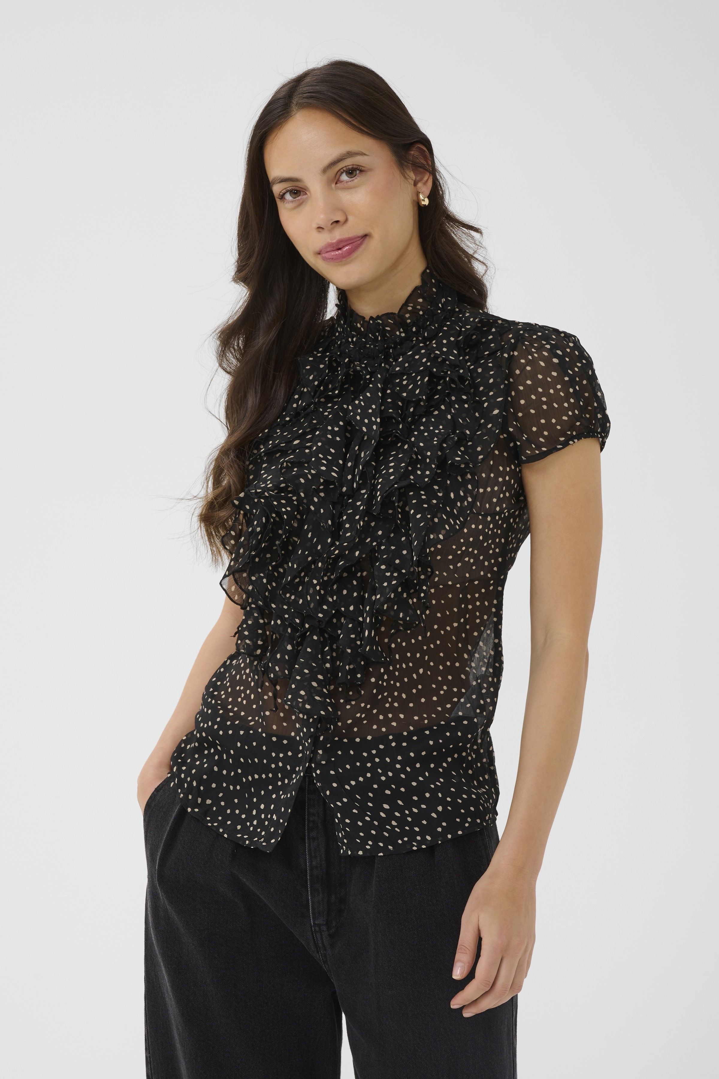 LillySZ Drea SS Blouse Black Dot Svart Prickig kråsblus - 4