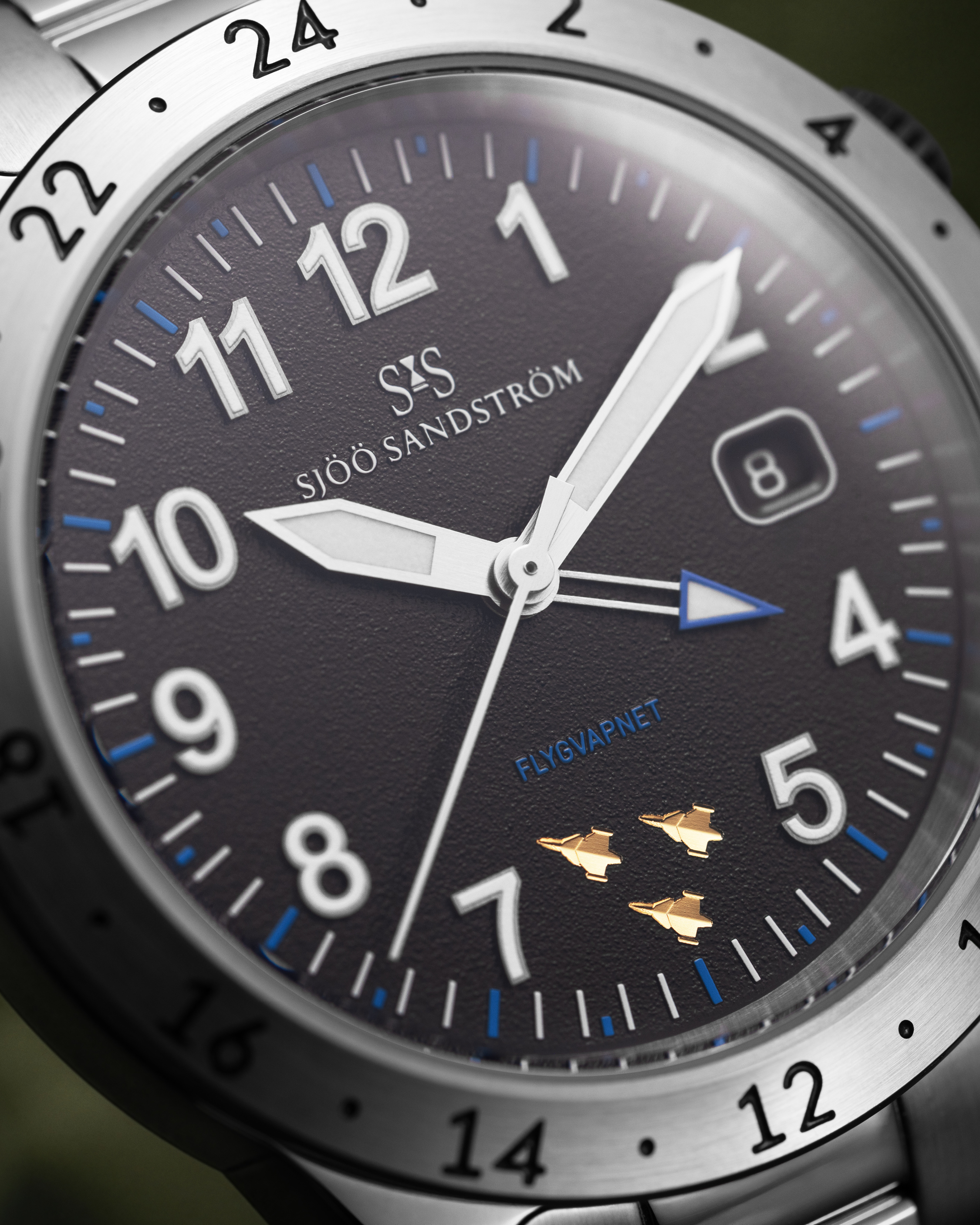 Sjöö Sandström Annual Edition 2026 Royal Steel Worldtimer 41 close up 022610
